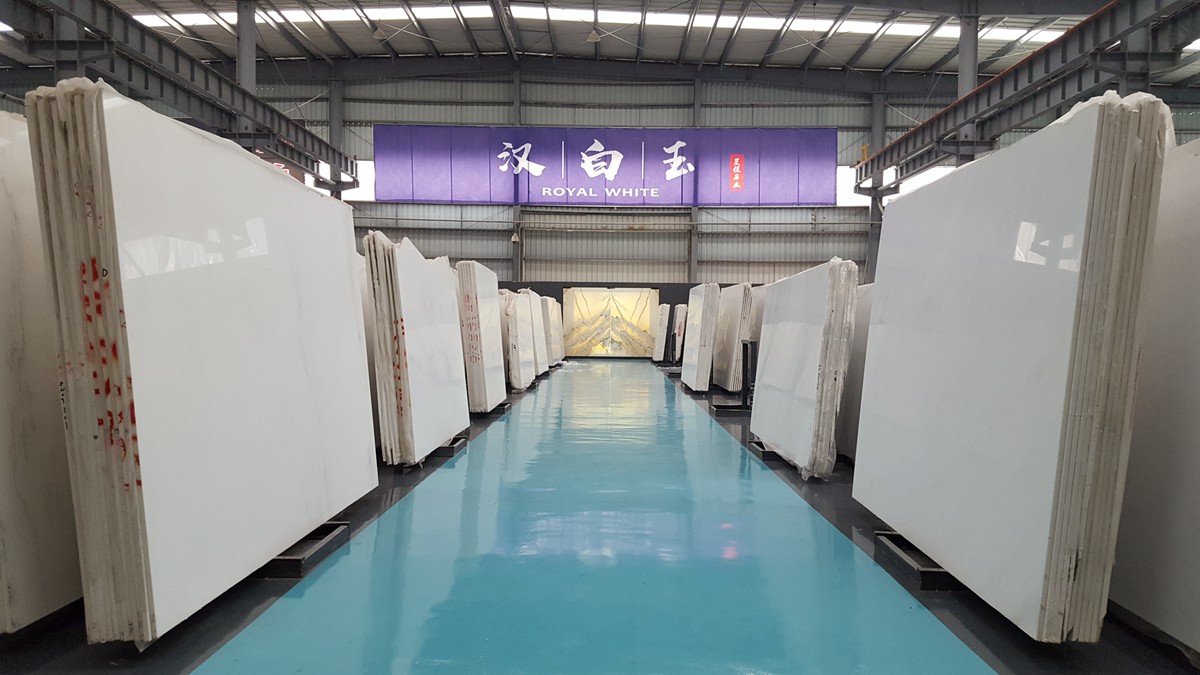 China Pure White Marble Cut σε Shuitou Xiamen