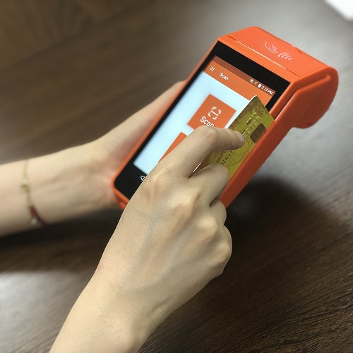 Τερματικό Android Mobile POS με συσκευή ανάγνωσης καρτών Magnetic Stripe
