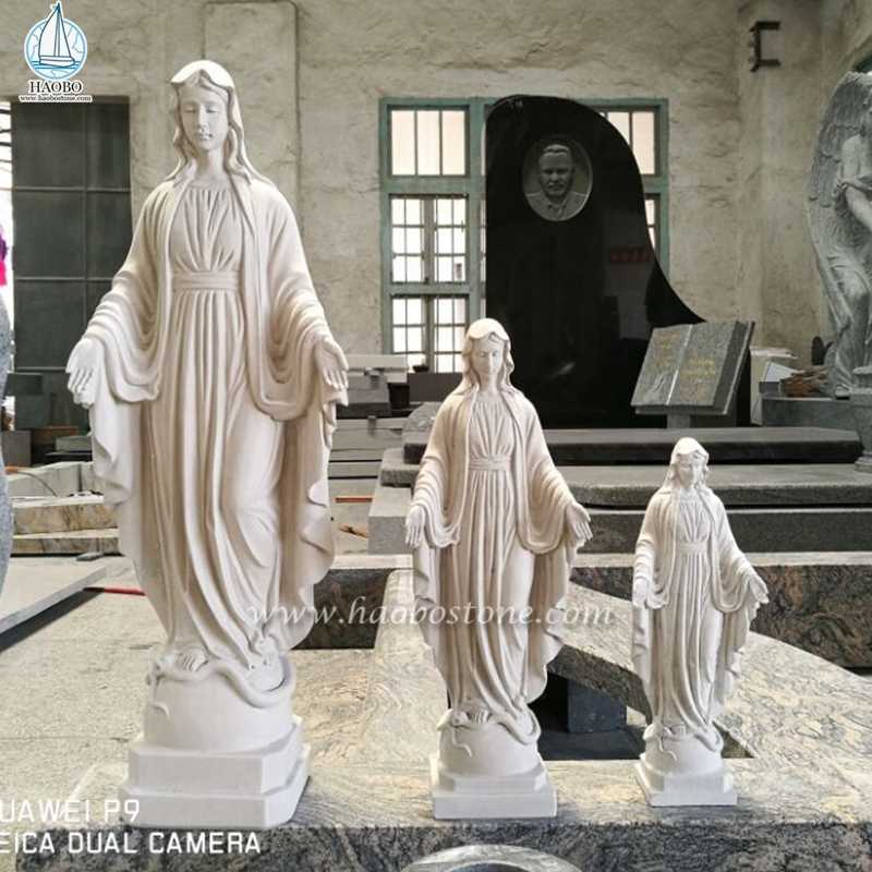 Μπεζ μαρμάρινα αγάλματα της Παναγίας σε ευρωπαϊκό στιλ
