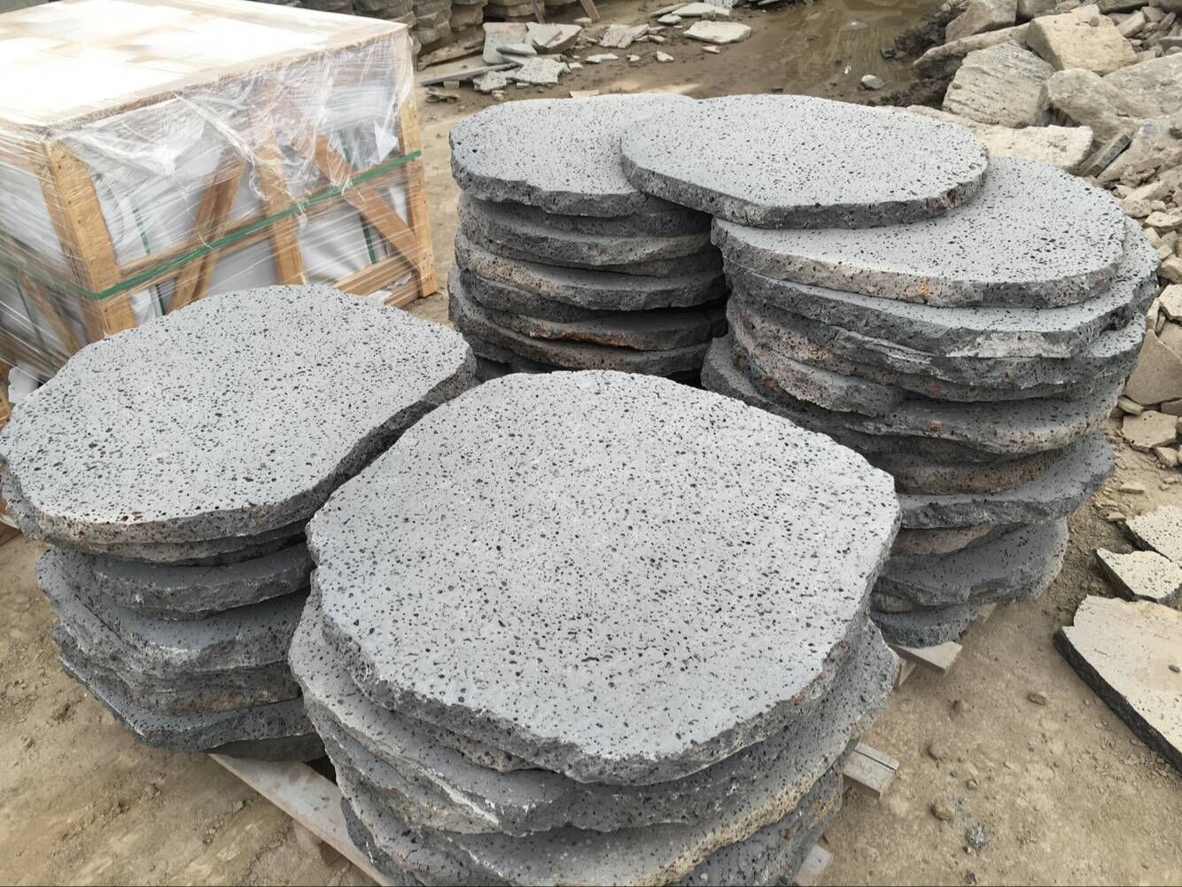 φυσική πέτρα λάβας τρελά πλακάκια πλακοστρώσεων που χρησιμοποιούνται για δρόμο κήπου

